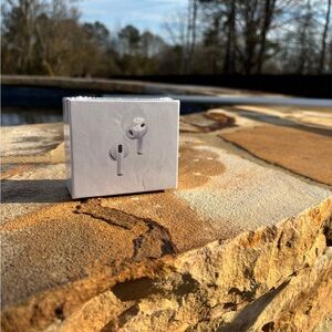 Apple AirPods in Classic White